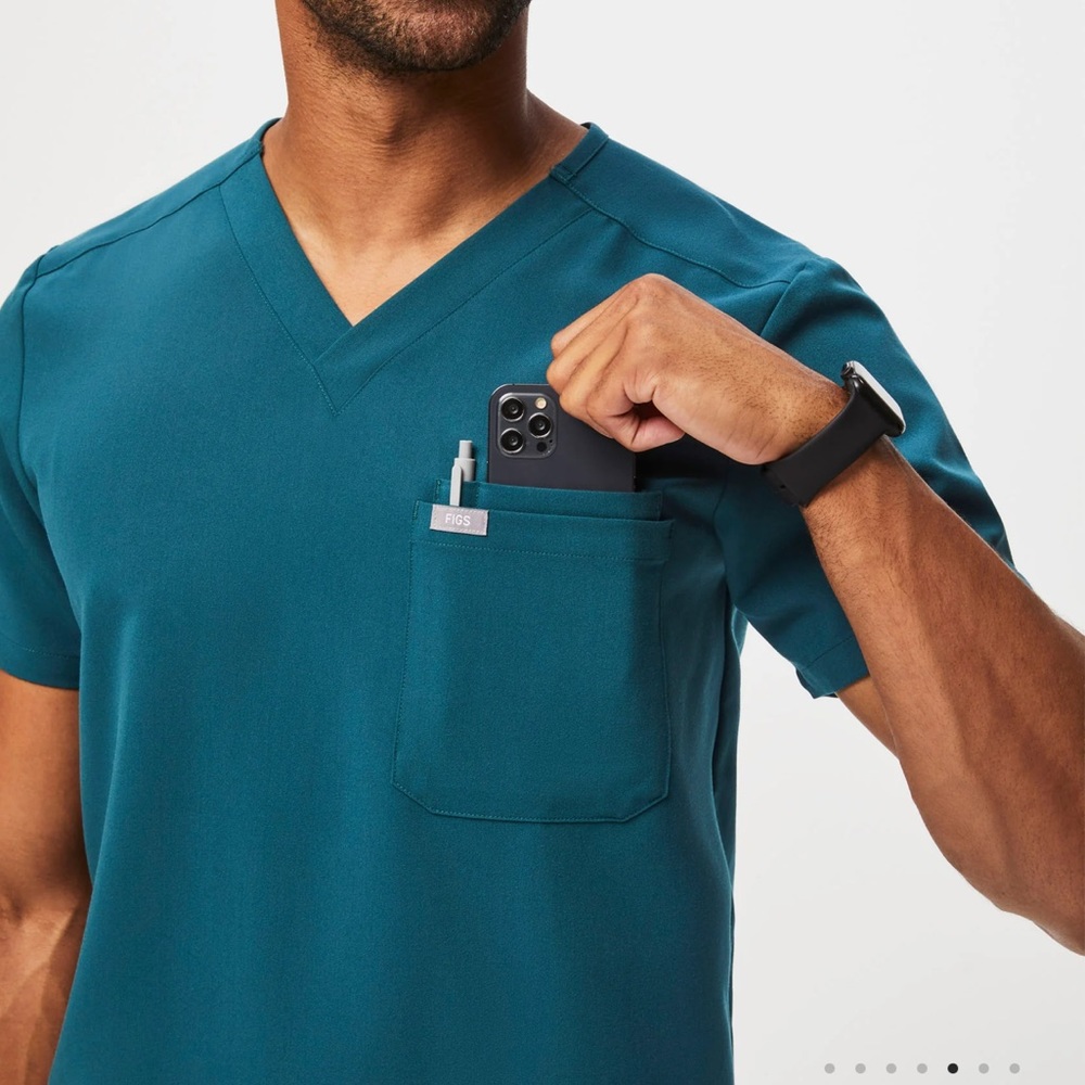 Figs Leon Three-Pocket Scrub Top